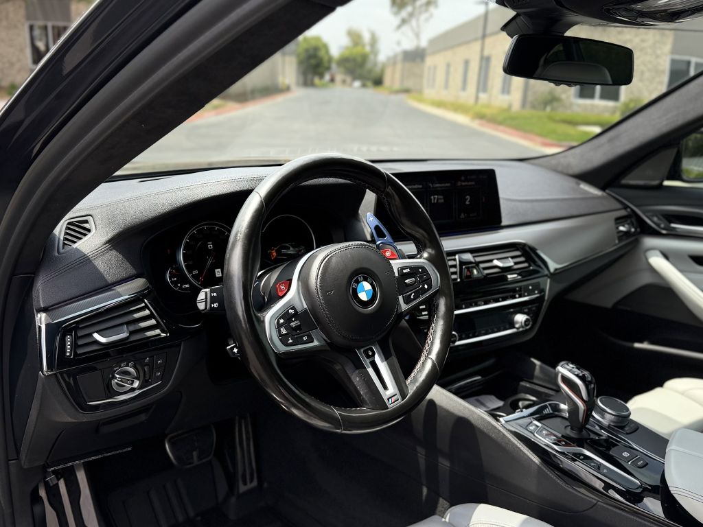 Photo 14 of this BMW M5
