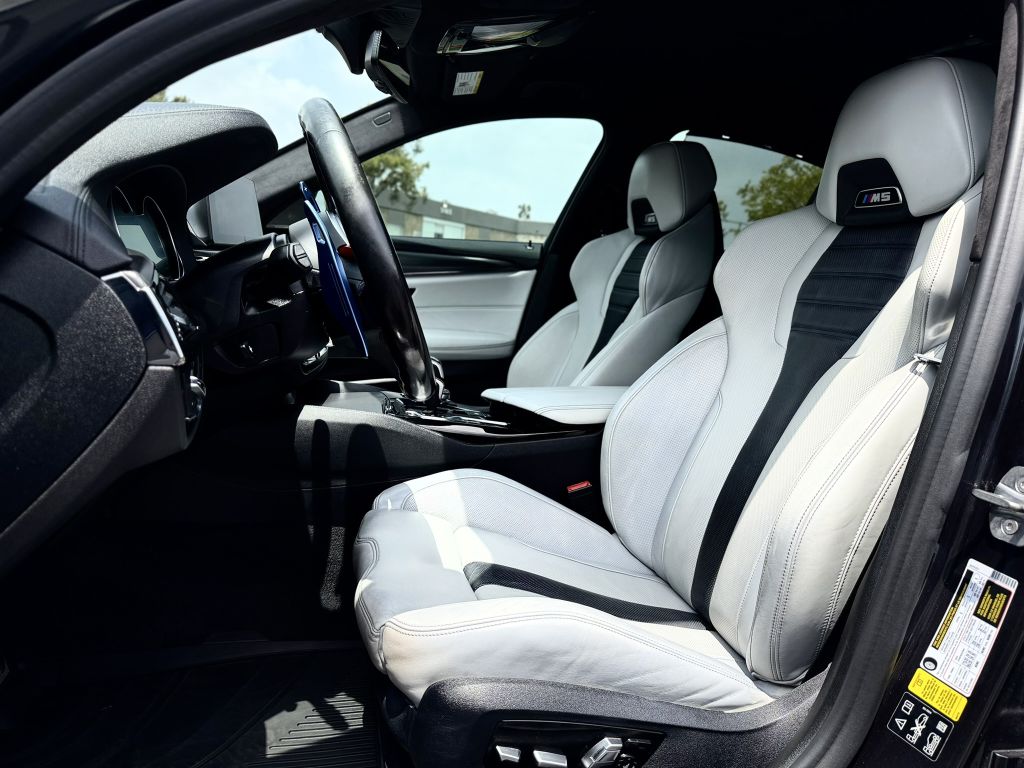 Photo 16 of this BMW M5