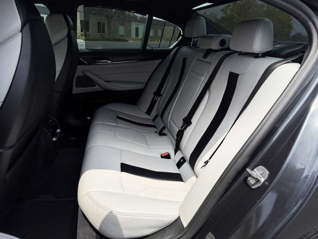 Photo 18 of this BMW M5