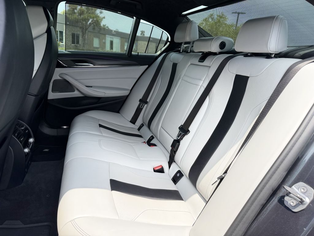 Photo 19 of this BMW M5