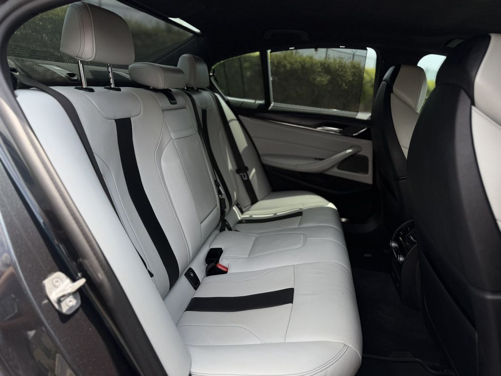 Photo 23 of this BMW M5