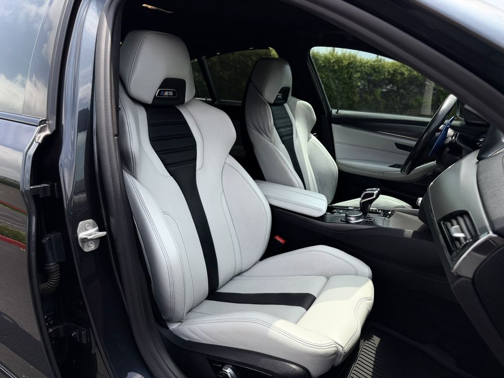Photo 26 of this BMW M5