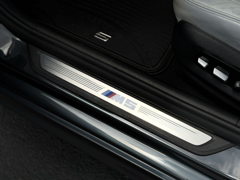 Photo 33 of this BMW M5