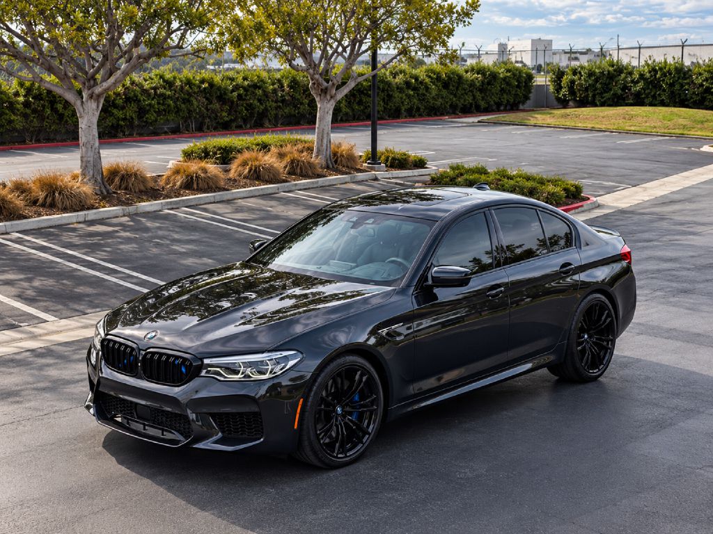 Photo 2 of this BMW M5
