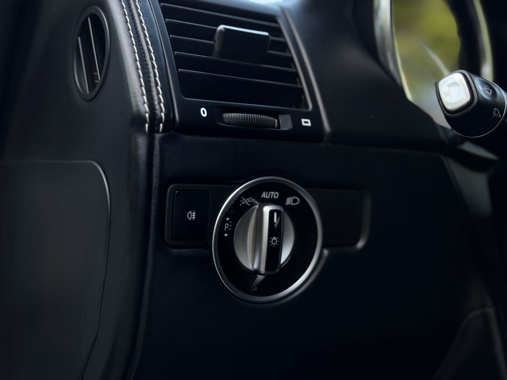 Photo 11 of this MERCEDES-BENZ G-CLASS