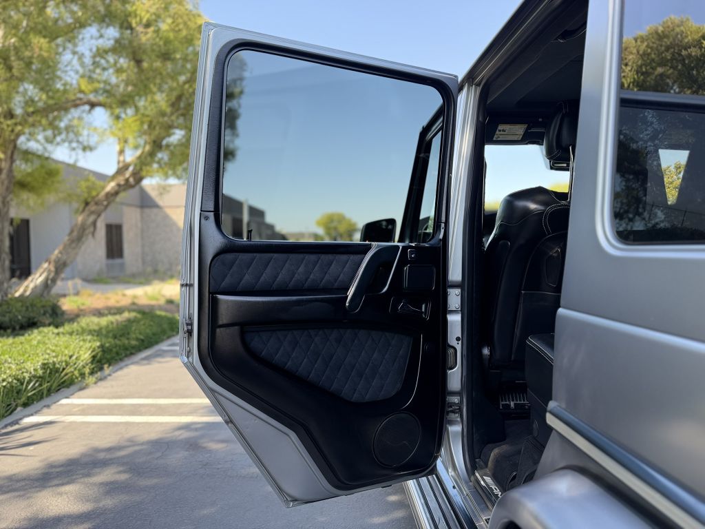 Photo 13 of this MERCEDES-BENZ G-CLASS