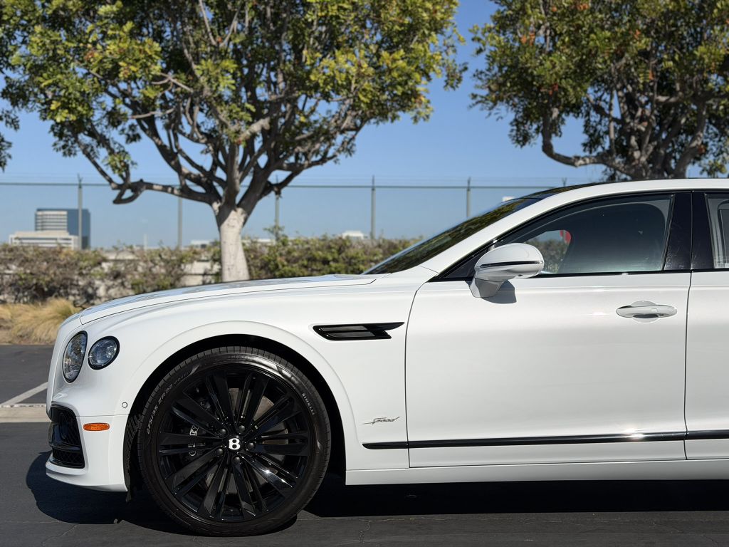 Photo 6 of this BENTLEY FLYING SPUR