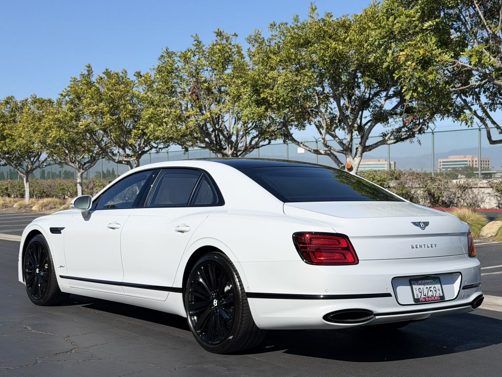 Photo 8 of this BENTLEY FLYING SPUR
