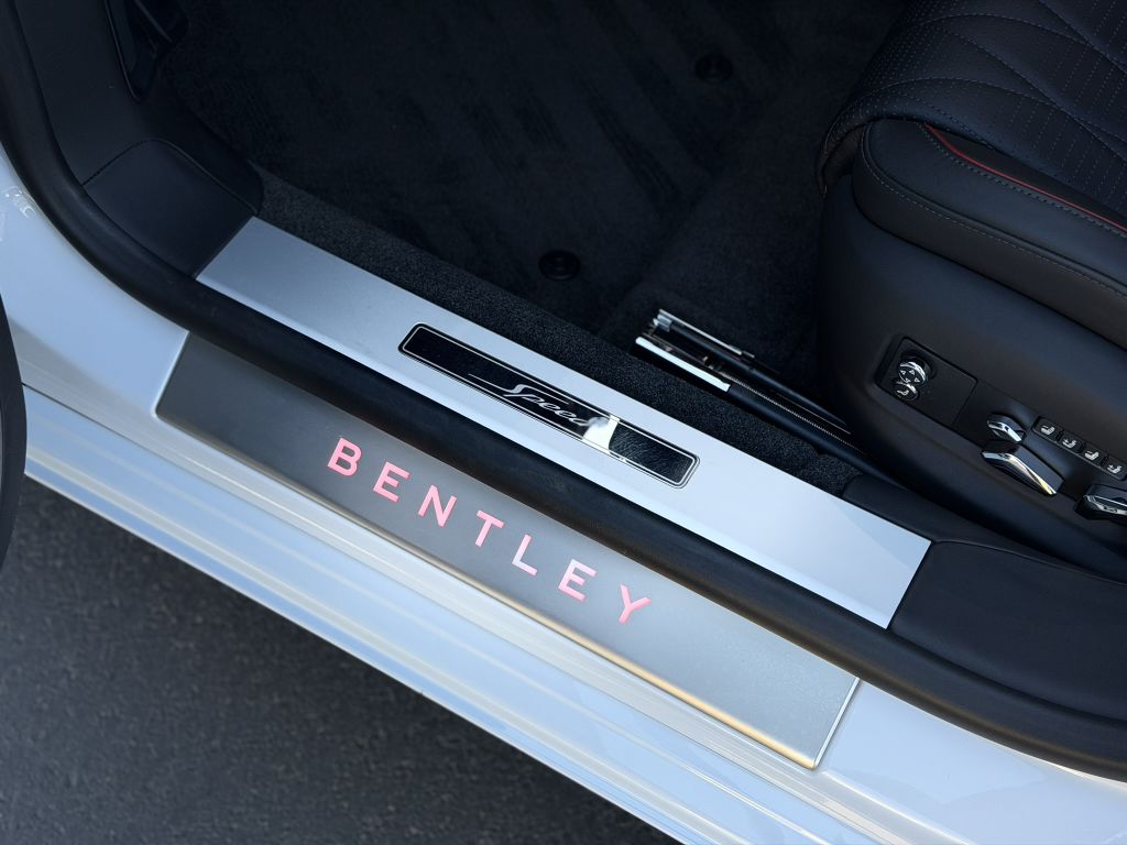 Photo 30 of this BENTLEY FLYING SPUR