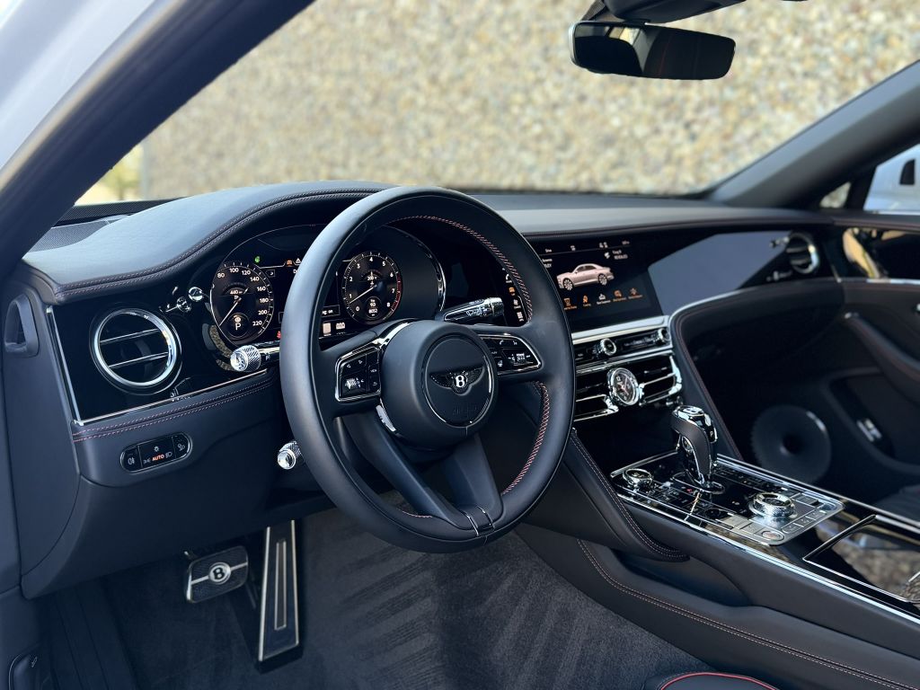 Photo 33 of this BENTLEY FLYING SPUR