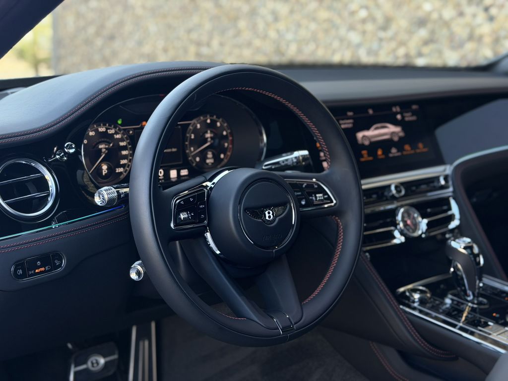 Photo 34 of this BENTLEY FLYING SPUR
