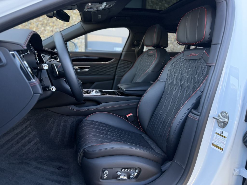 Photo 35 of this BENTLEY FLYING SPUR
