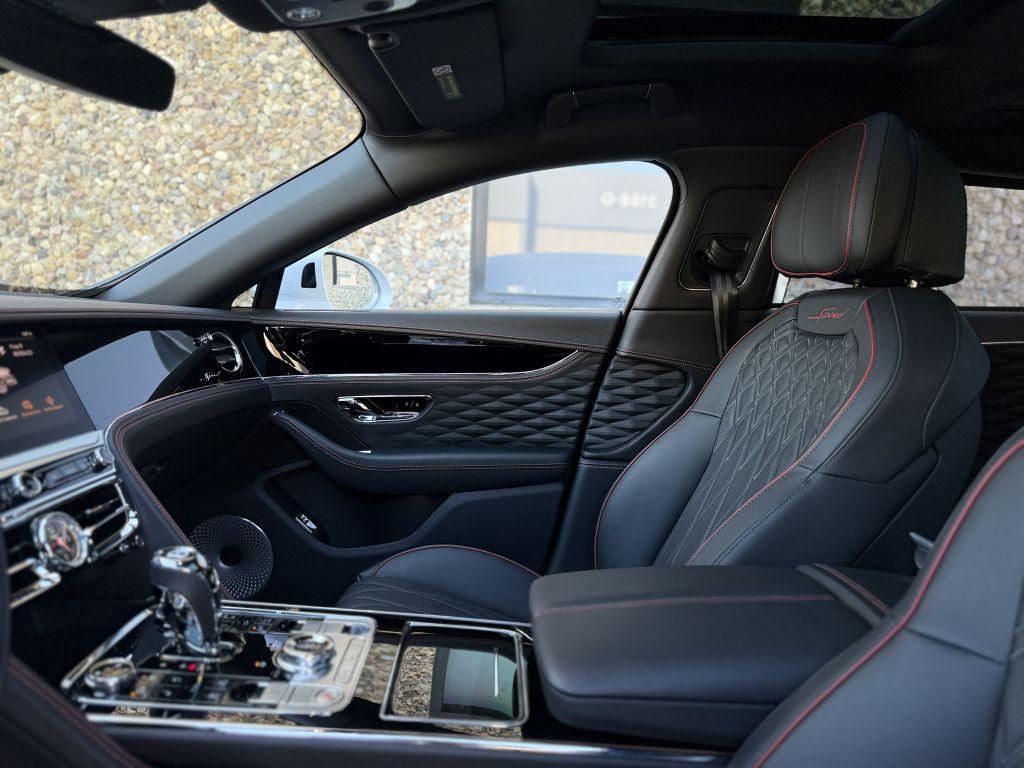 Photo 37 of this BENTLEY FLYING SPUR