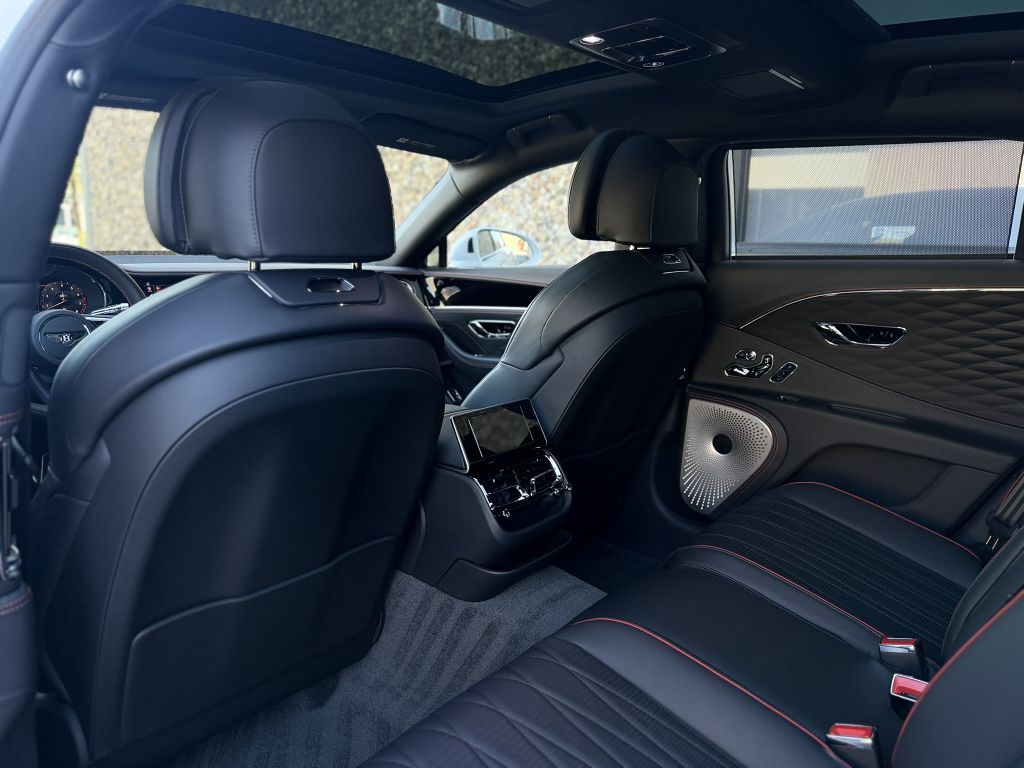 Photo 41 of this BENTLEY FLYING SPUR