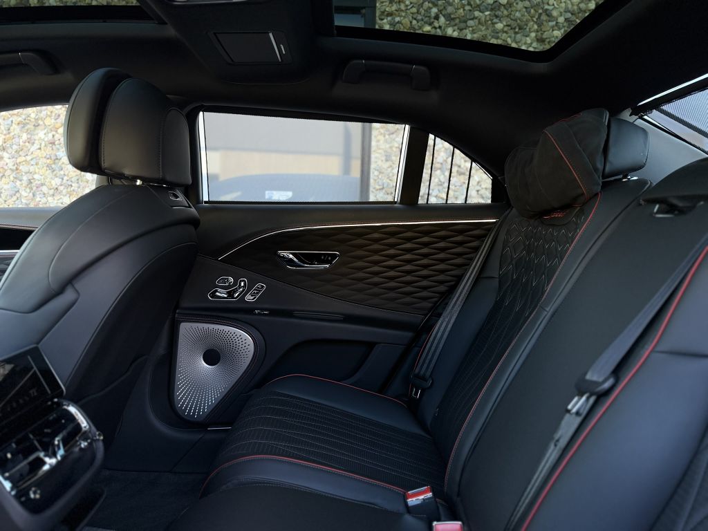 Photo 43 of this BENTLEY FLYING SPUR