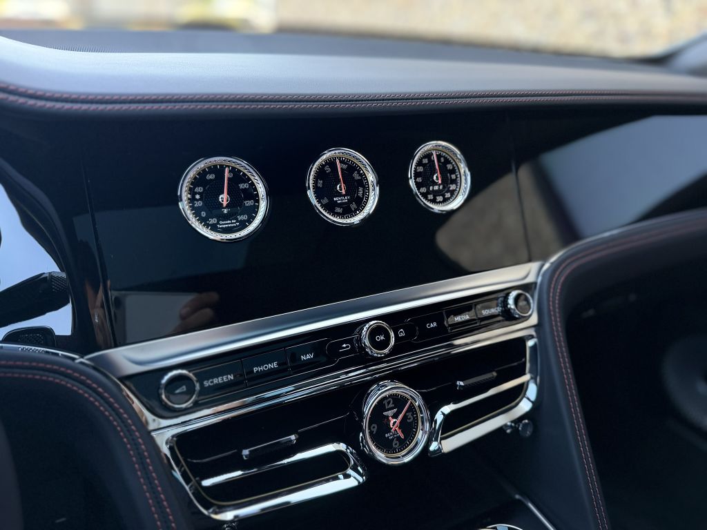 Photo 47 of this BENTLEY FLYING SPUR