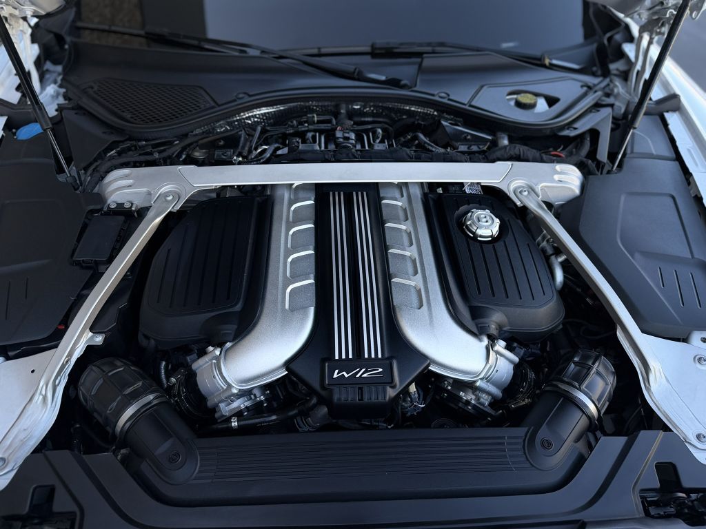 Photo 49 of this BENTLEY FLYING SPUR
