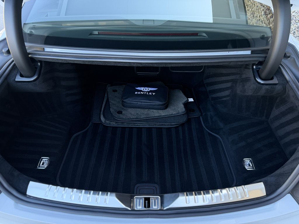 Photo 50 of this BENTLEY FLYING SPUR