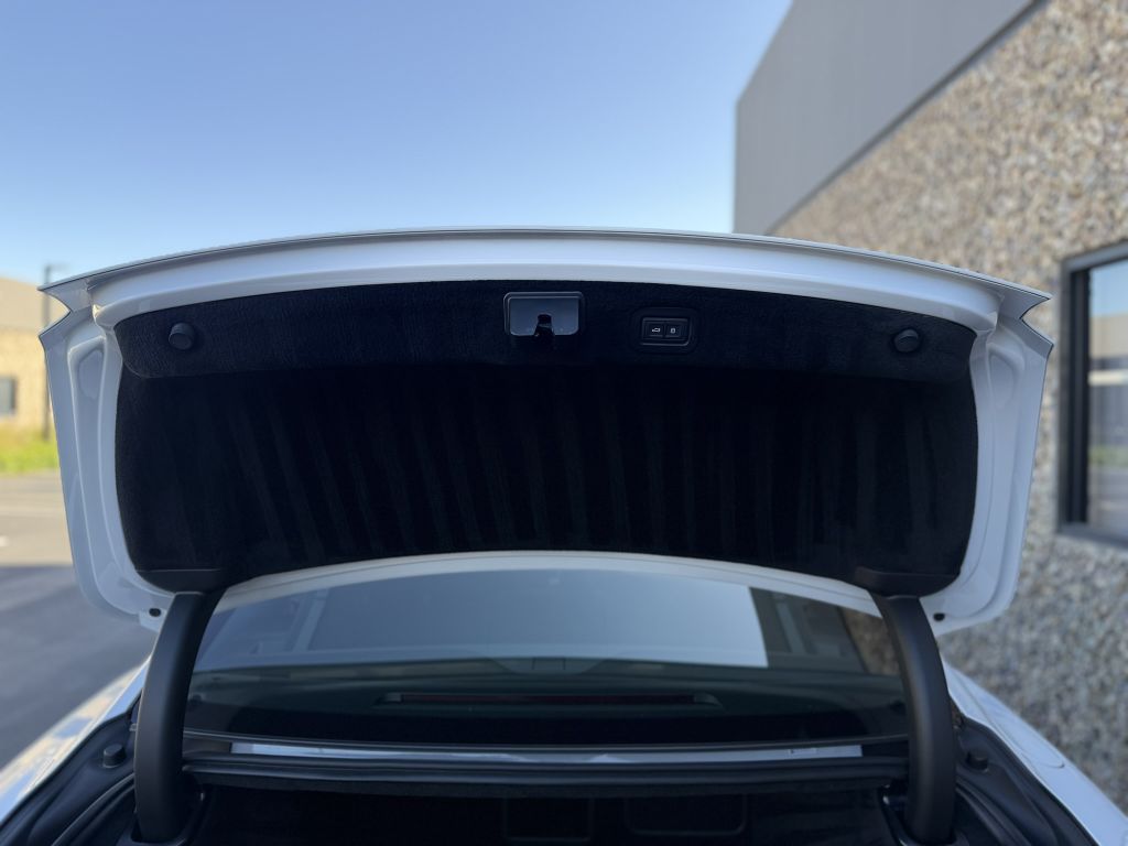 Photo 51 of this BENTLEY FLYING SPUR