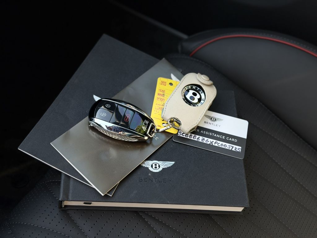 Photo 52 of this BENTLEY FLYING SPUR