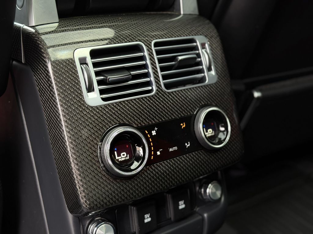 Photo 24 of this LAND ROVER RANGE ROVER