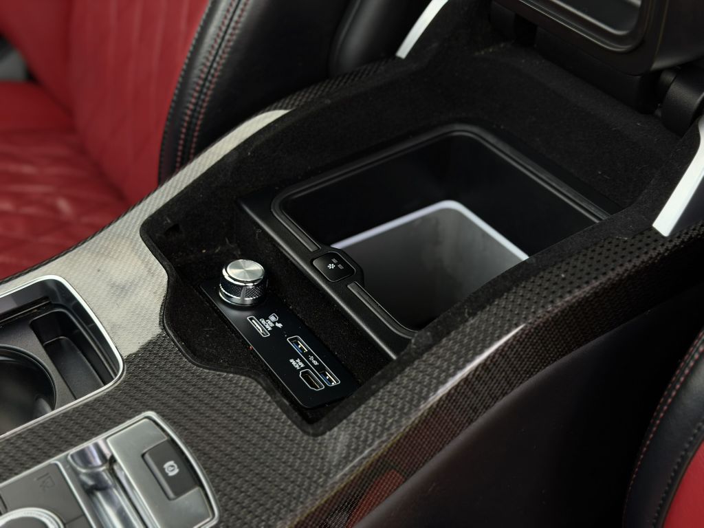 Photo 39 of this LAND ROVER RANGE ROVER