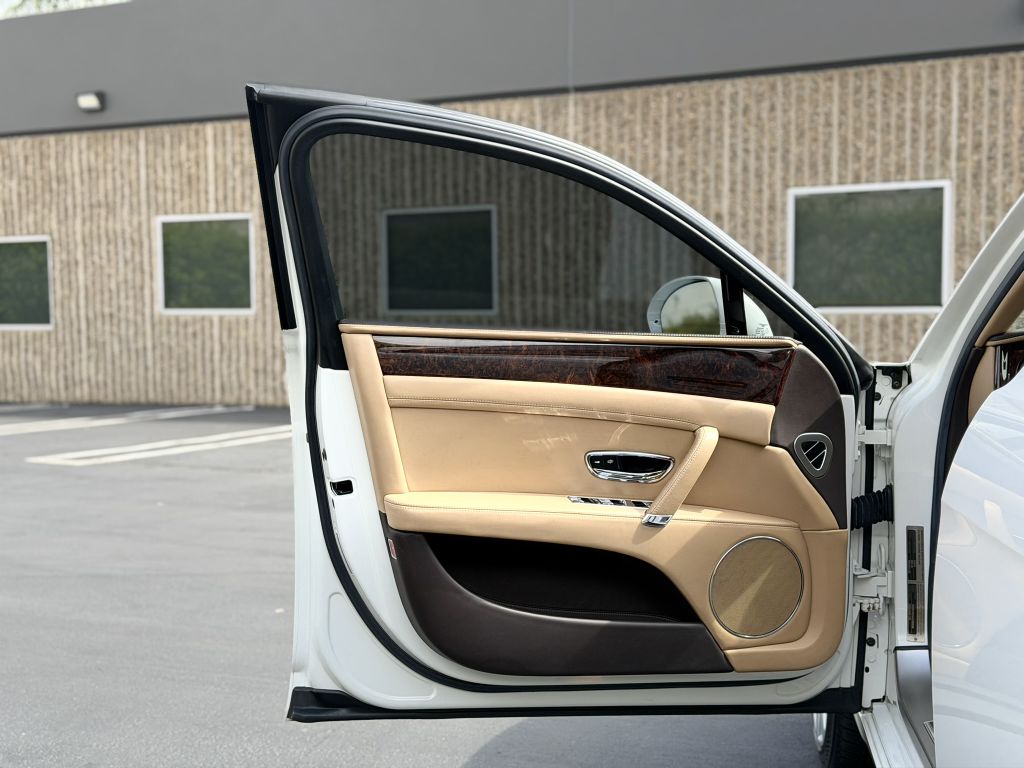 Photo 9 of this BENTLEY FLYING SPUR
