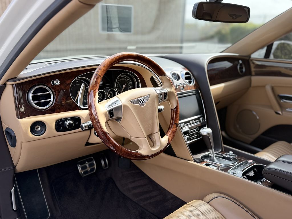Photo 11 of this BENTLEY FLYING SPUR