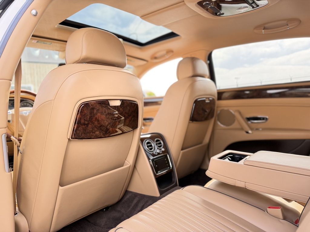 Photo 15 of this BENTLEY FLYING SPUR