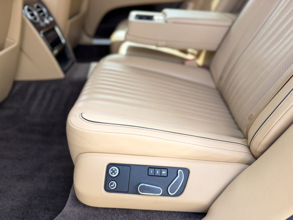 Photo 17 of this BENTLEY FLYING SPUR