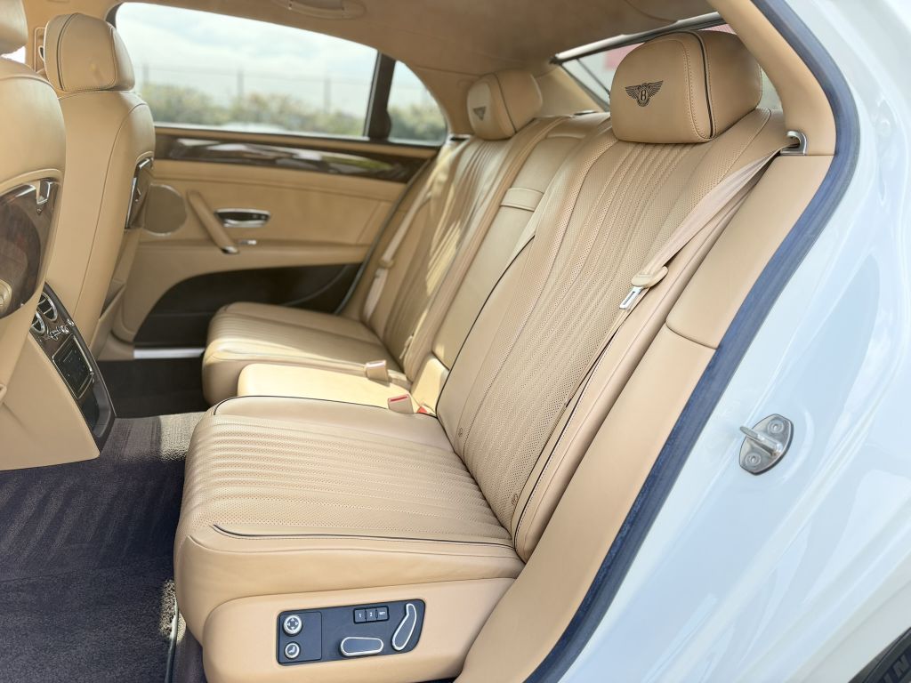 Photo 18 of this BENTLEY FLYING SPUR