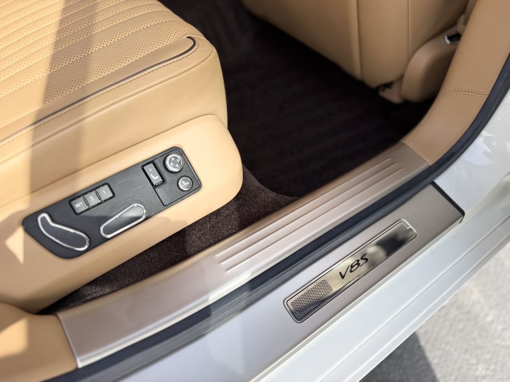 Photo 20 of this BENTLEY FLYING SPUR