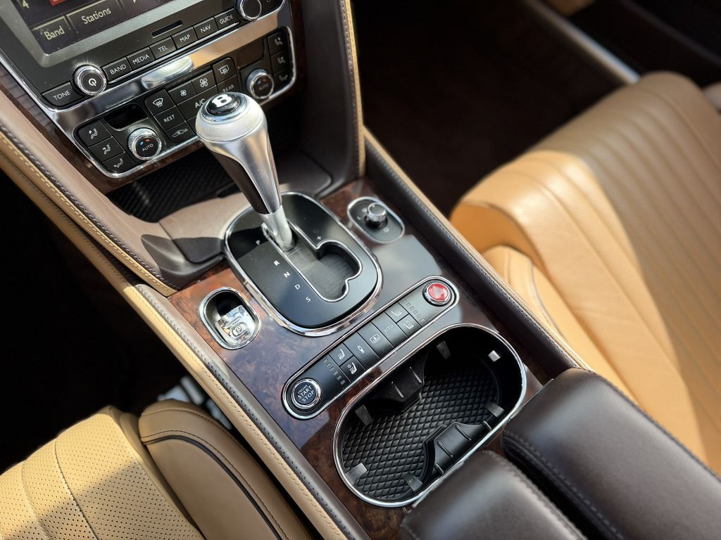 Photo 23 of this BENTLEY FLYING SPUR