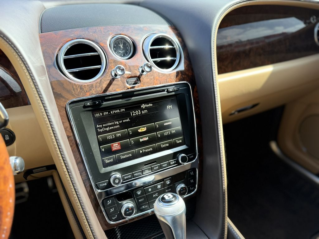 Photo 24 of this BENTLEY FLYING SPUR
