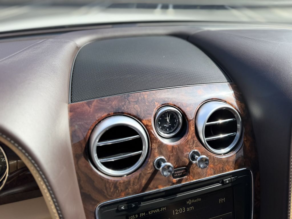 Photo 26 of this BENTLEY FLYING SPUR