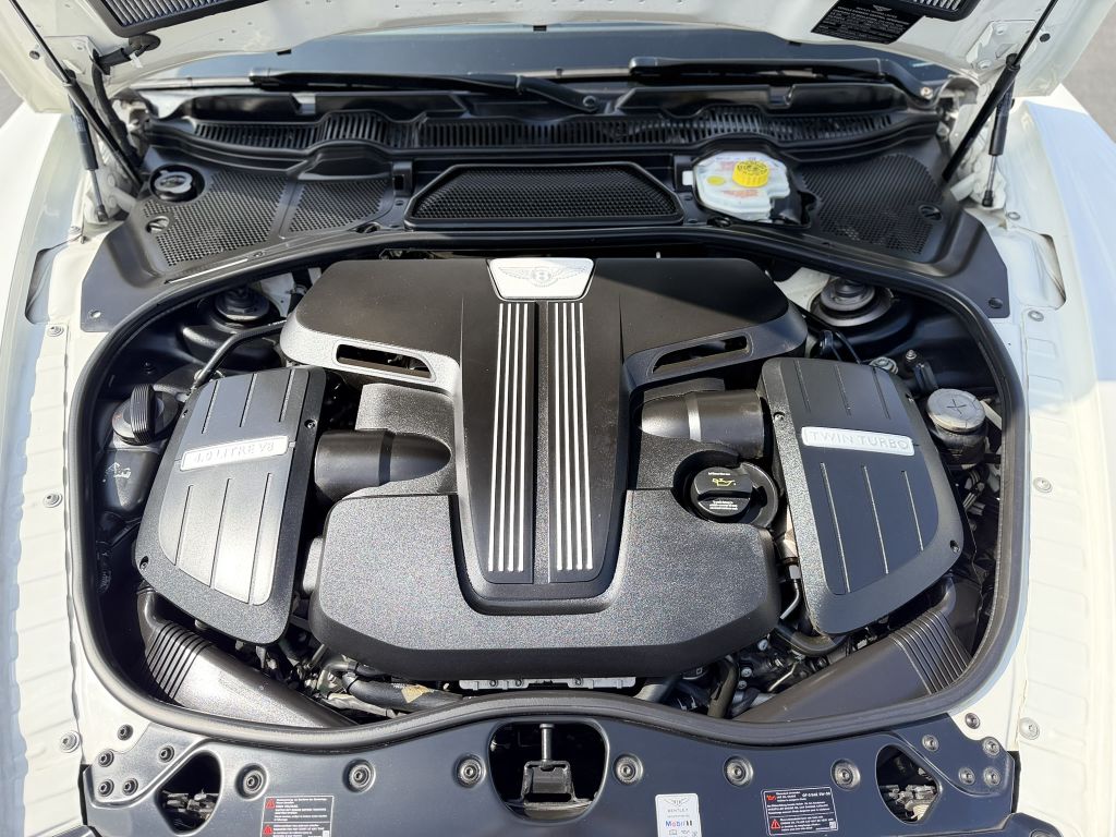 Photo 30 of this BENTLEY FLYING SPUR