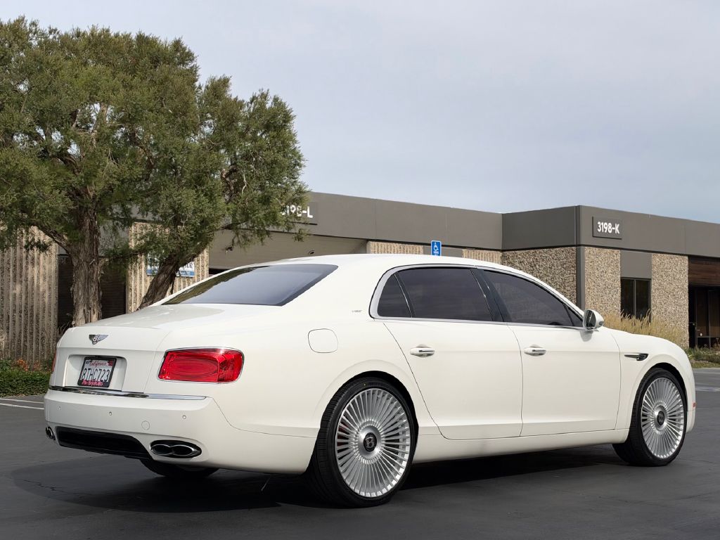 Photo 5 of this BENTLEY FLYING SPUR