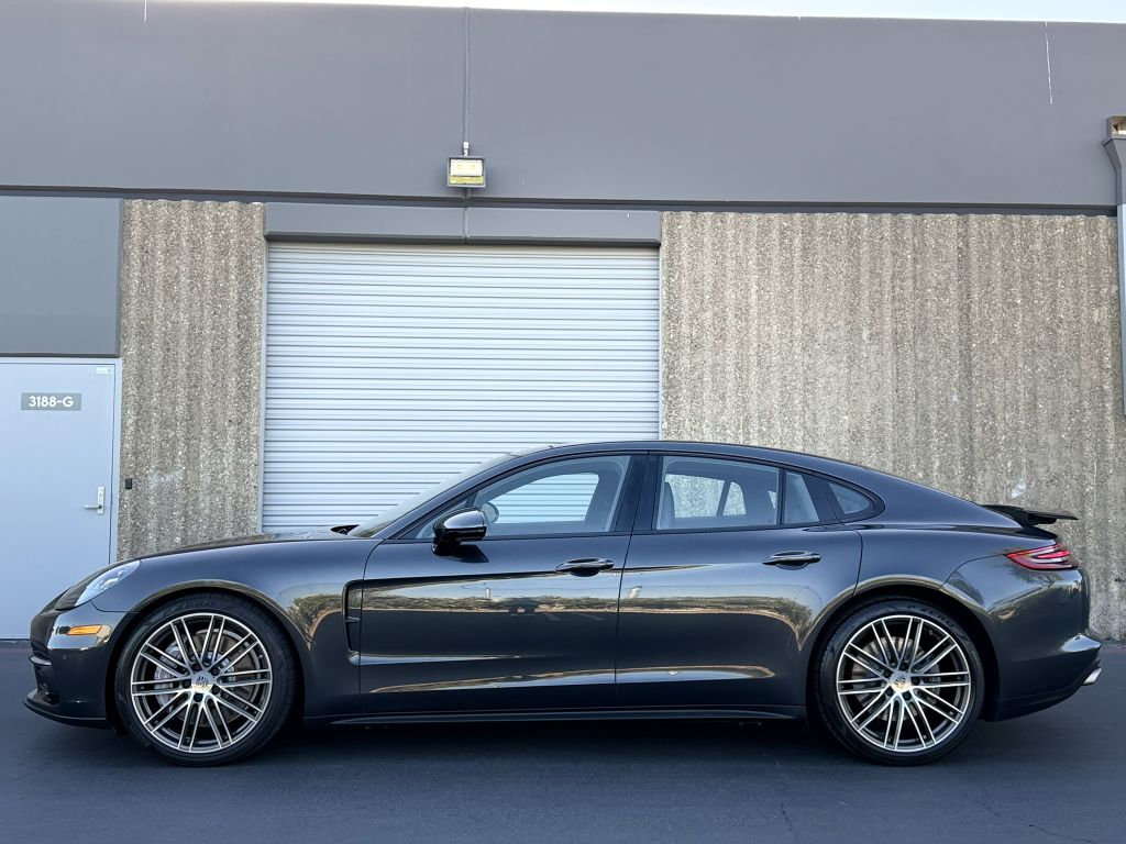 Photo 12 of this PORSCHE PANAMERA