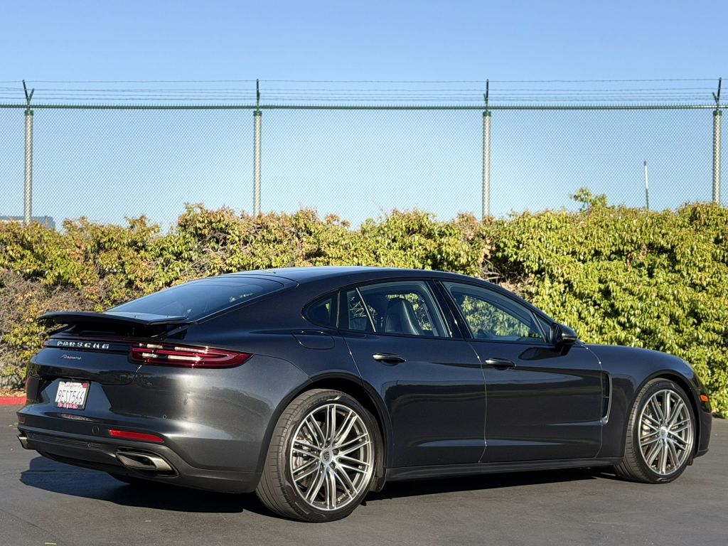 Photo 6 of this PORSCHE PANAMERA