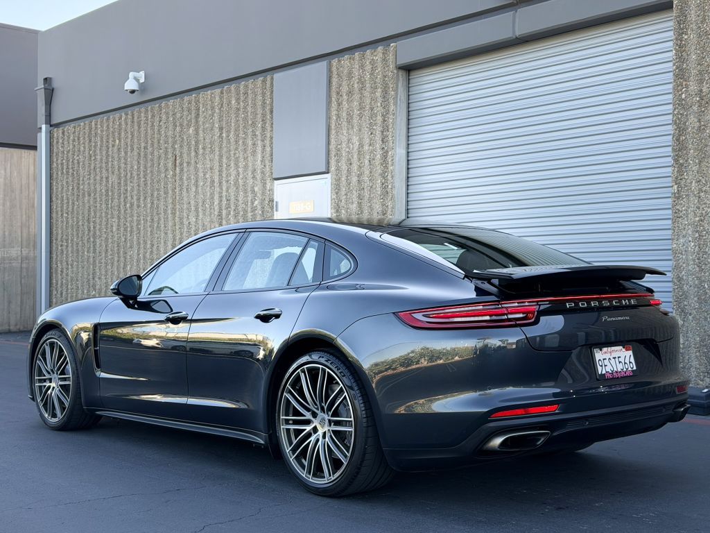 Photo 13 of this PORSCHE PANAMERA