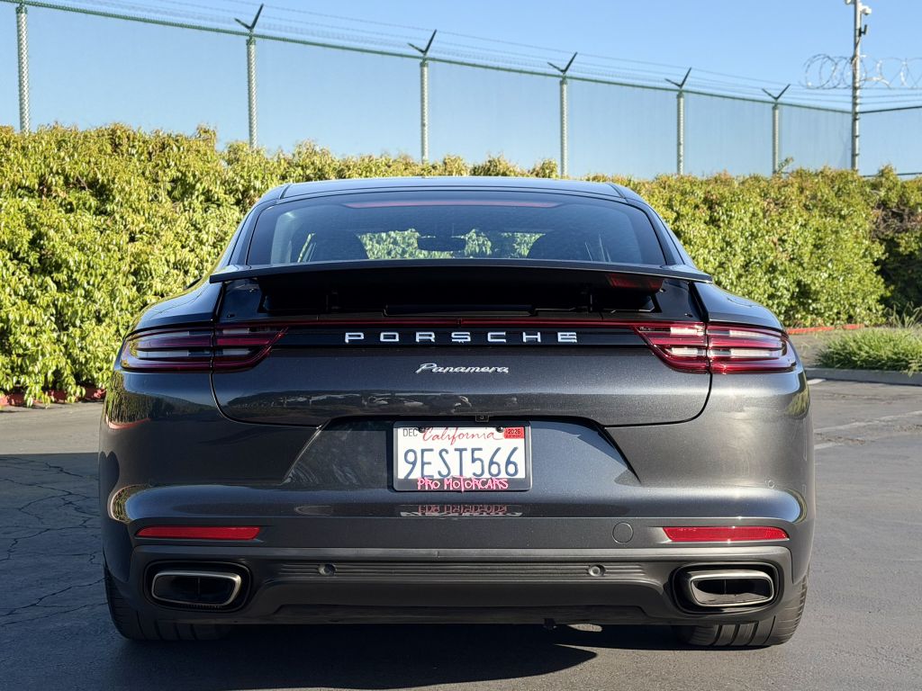 Photo 7 of this PORSCHE PANAMERA