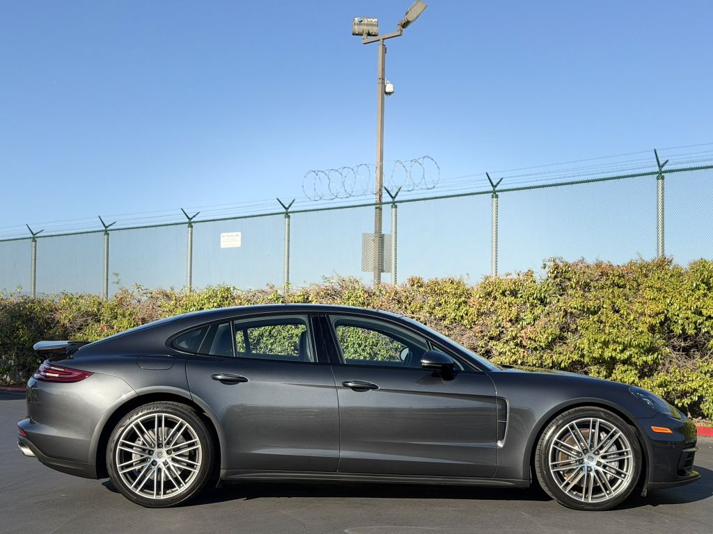 Photo 8 of this PORSCHE PANAMERA