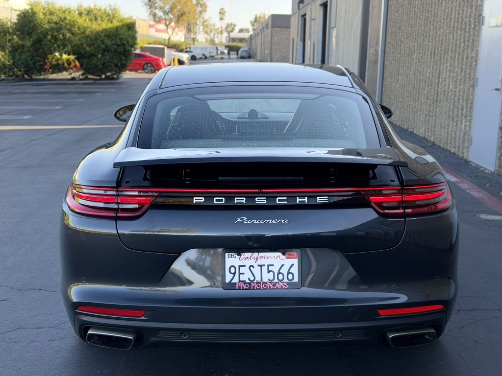 Photo 4 of this PORSCHE PANAMERA