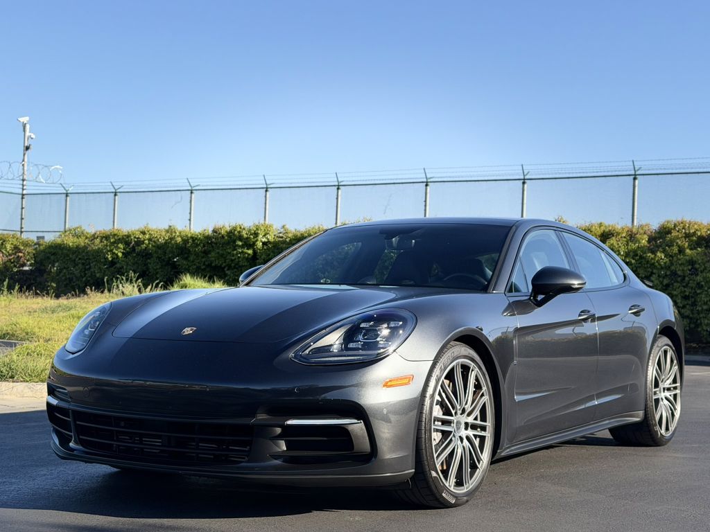 Photo 9 of this PORSCHE PANAMERA