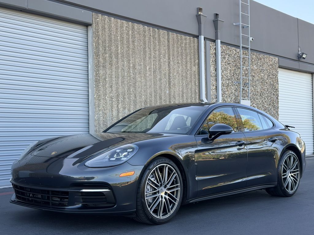 Photo 10 of this PORSCHE PANAMERA