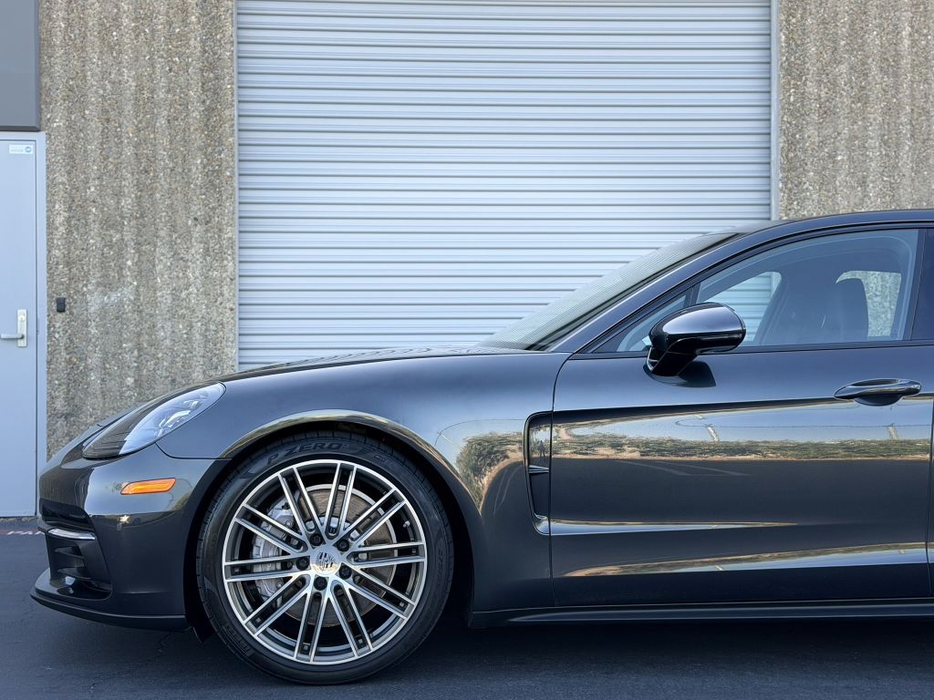 Photo 14 of this PORSCHE PANAMERA