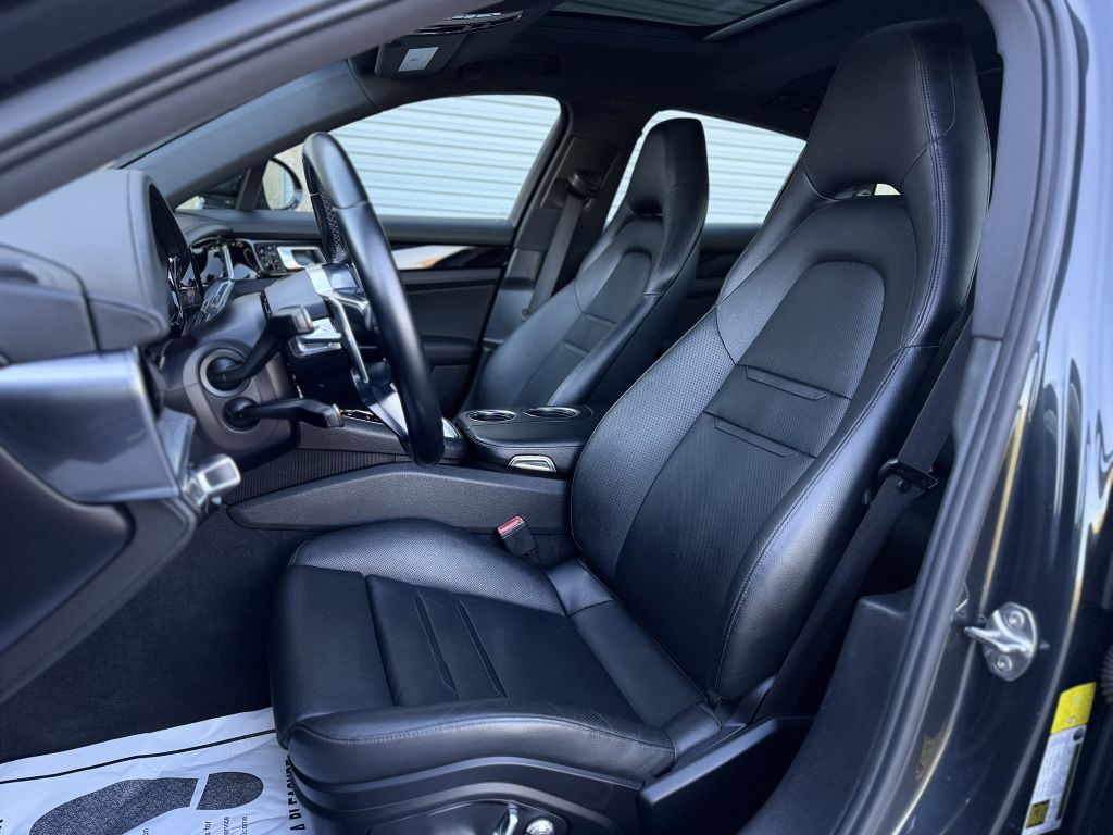 Photo 17 of this PORSCHE PANAMERA