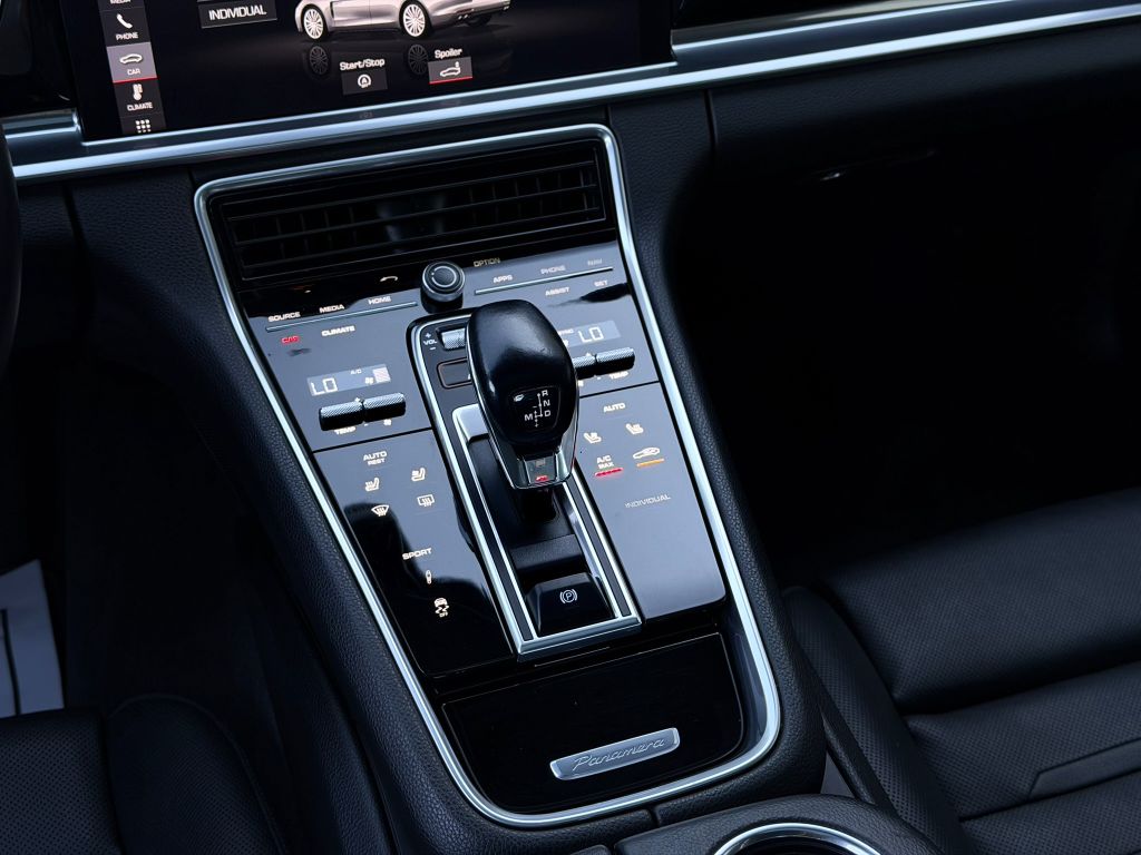 Photo 22 of this PORSCHE PANAMERA