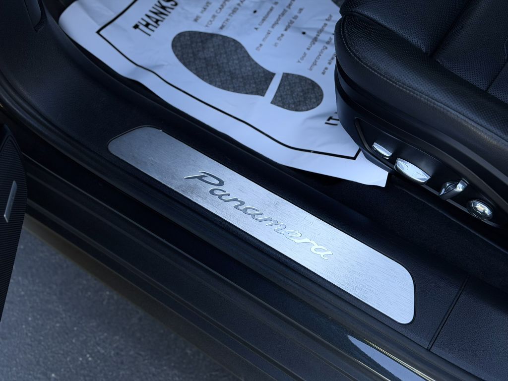 Photo 24 of this PORSCHE PANAMERA