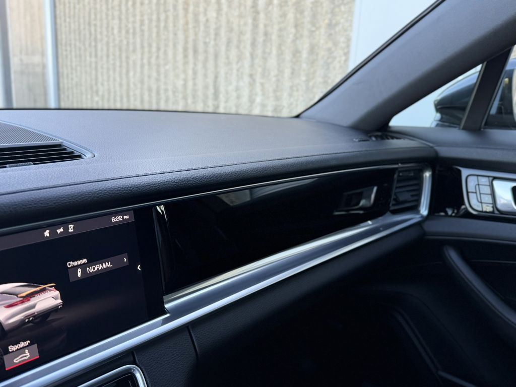 Photo 27 of this PORSCHE PANAMERA